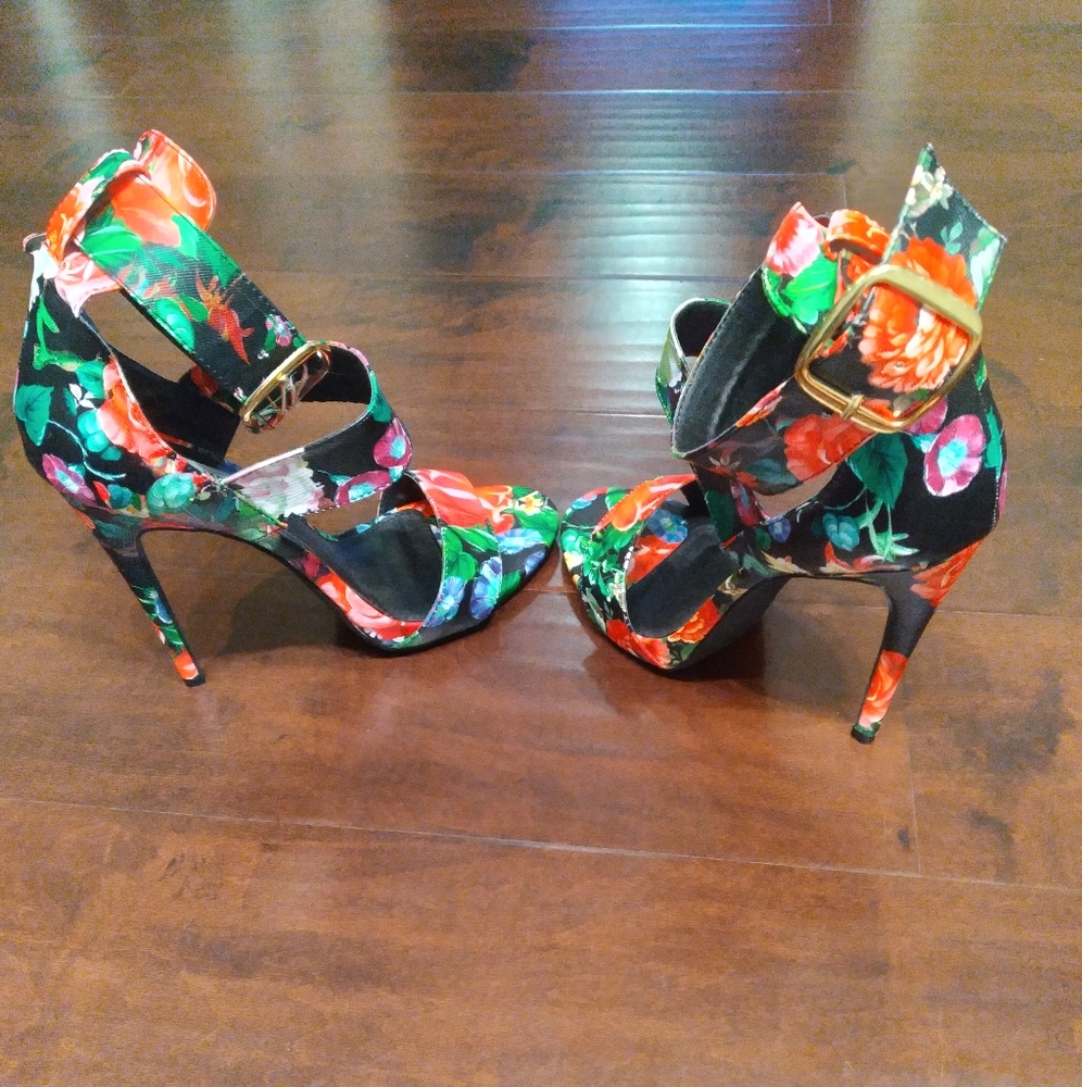 Steve Madden floral sandals size 10
